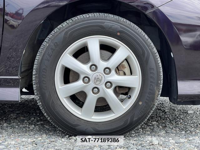 Toyota ISIS 2013-05 7813824-5