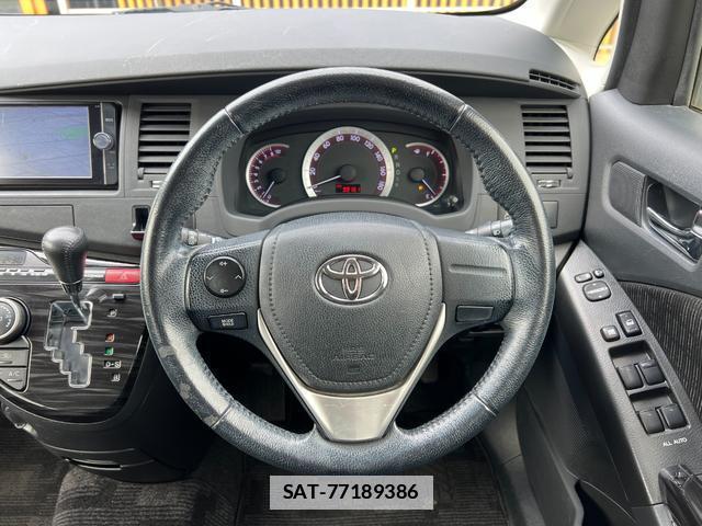 Toyota ISIS 2013-05 7813824-6