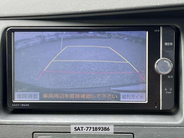 Toyota ISIS 2013-05 7813824-7