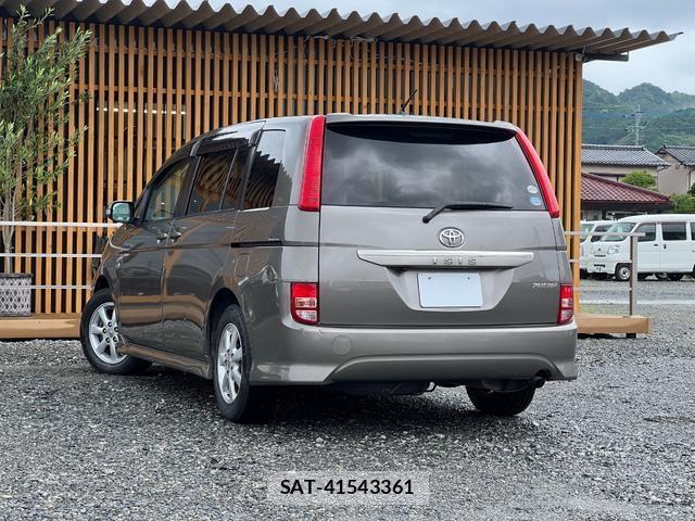 Toyota ISIS 2009-03 7813834-1