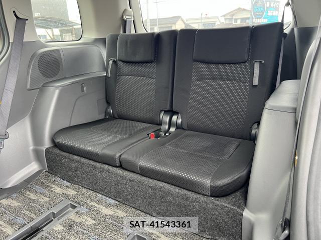 Toyota ISIS 2009-03 7813834-14