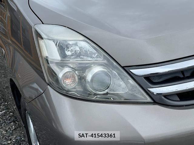 Toyota ISIS 2009-03 7813834-4