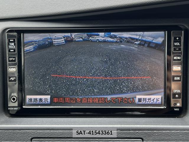 Toyota ISIS 2009-03 7813834-7