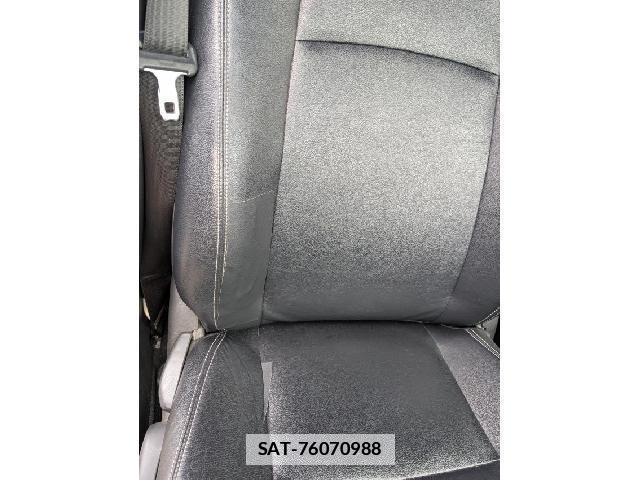 Toyota ISIS 2012-02 7819059-11