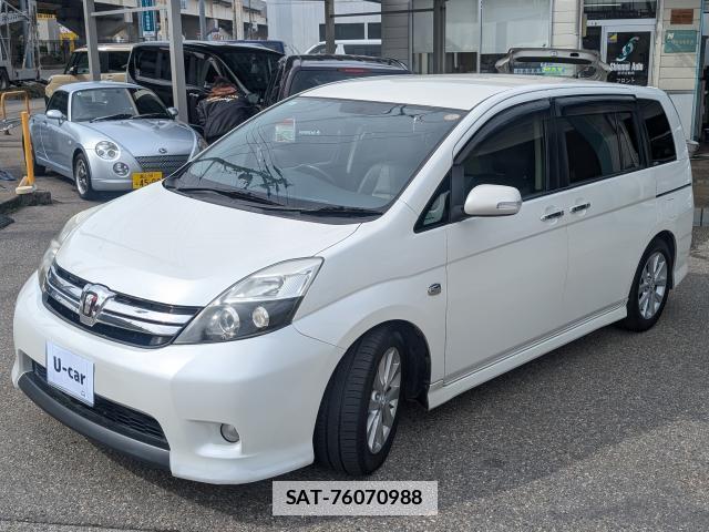 Toyota ISIS 2012-02 7819059-16
