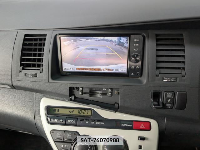 Toyota ISIS 2012-02 7819059-4