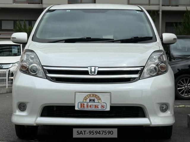 Toyota ISIS 2009-08 7820818-1