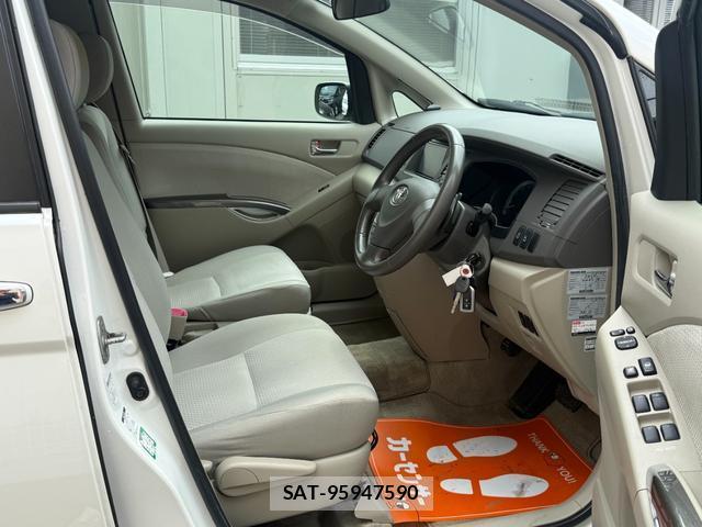 Toyota ISIS 2009-08 7820818-18
