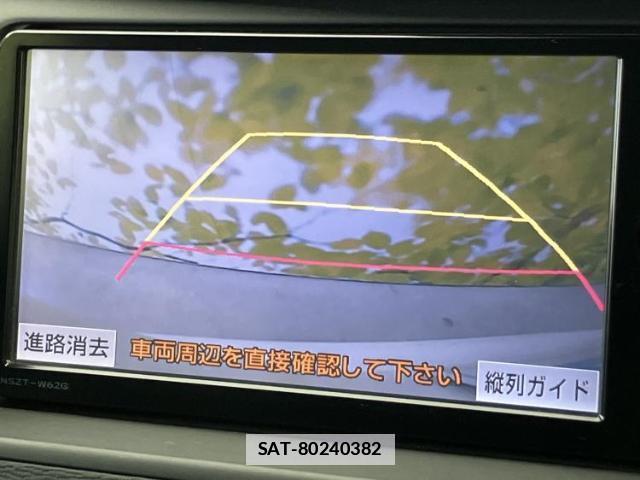 Toyota ISIS 2013-03 7820914-11