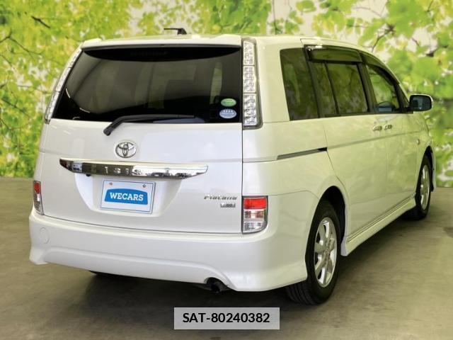 Toyota ISIS 2013-03 7820914-2