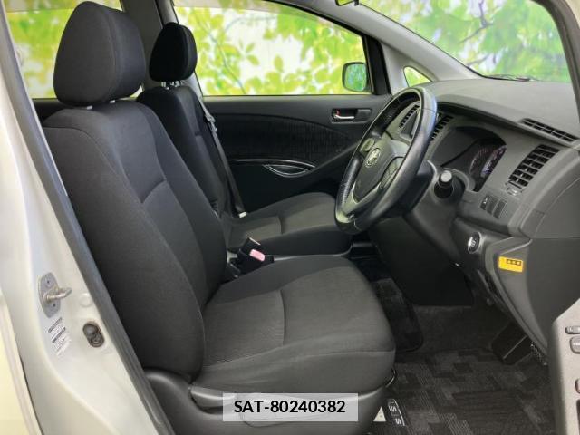 Toyota ISIS 2013-03 7820914-3