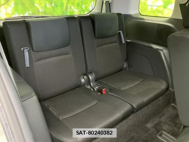 Toyota ISIS 2013-03 7820914-5