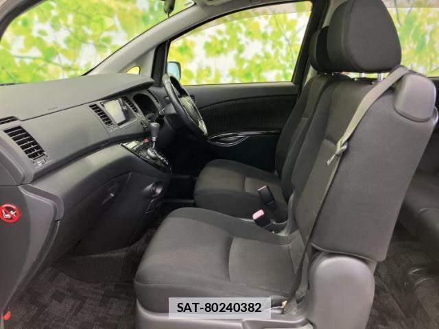 Toyota ISIS 2013-03 7820914-6