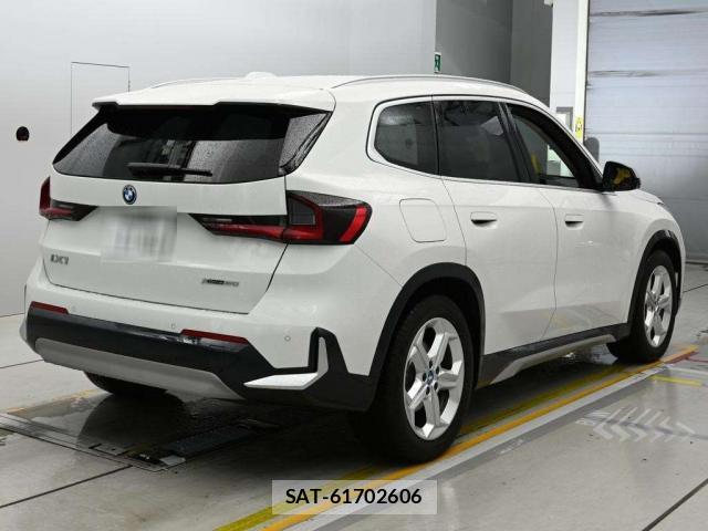 Bmw iX1 2023-08 7811712-1