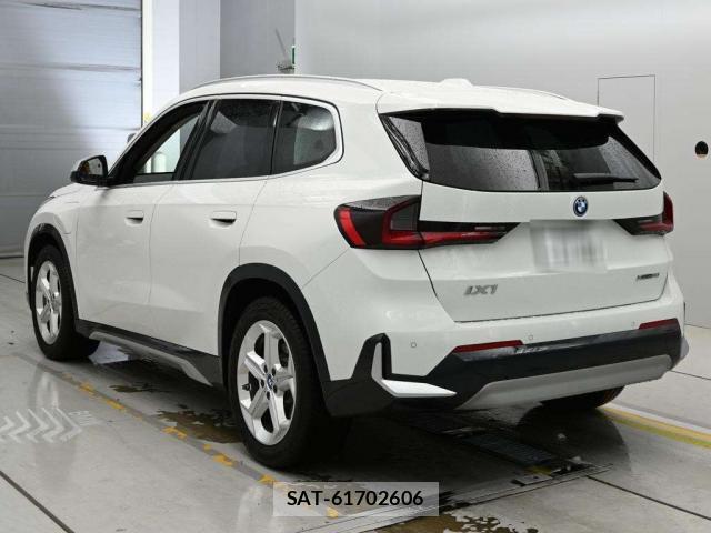 Bmw iX1 2023-08 7811712-10