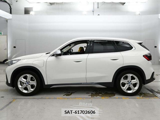 Bmw iX1 2023-08 7811712-11