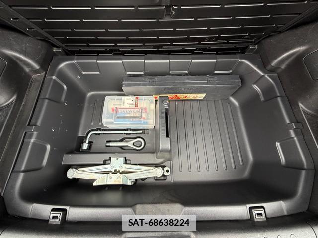 Nissan JUKE 2011-08 7812810-10