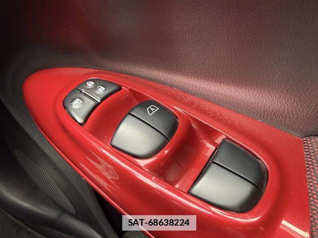 Nissan JUKE 2011-08 7812810-15