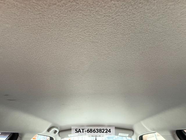 Nissan JUKE 2011-08 7812810-17