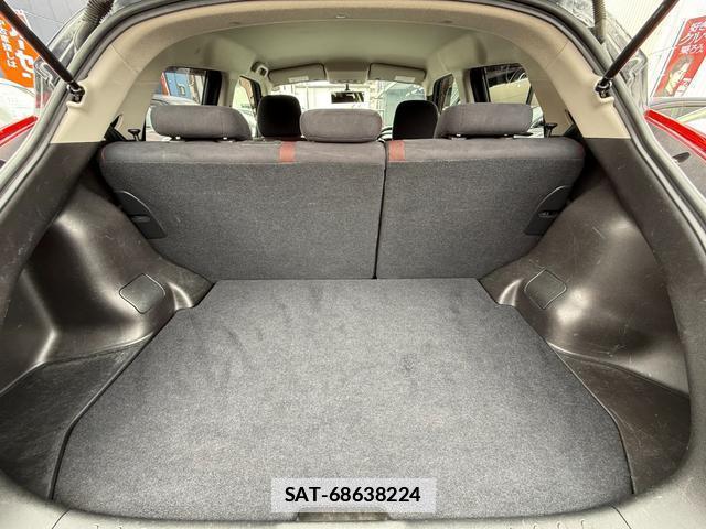 Nissan JUKE 2011-08 7812810-8