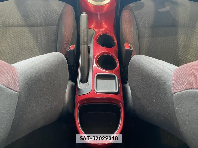Nissan JUKE 2011-05 7814617-15