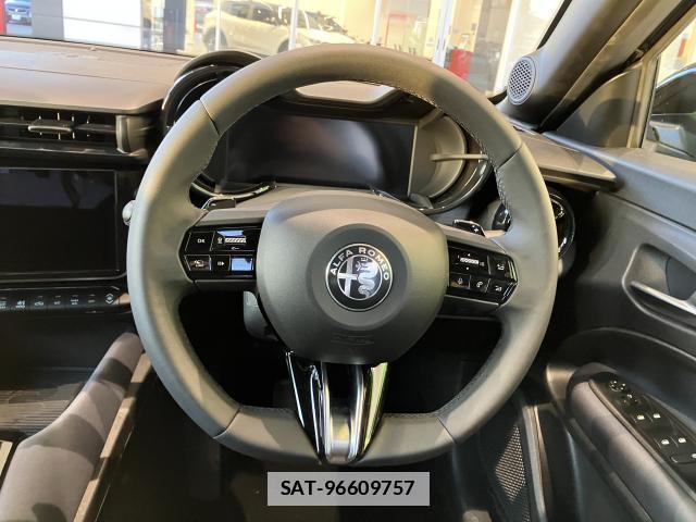 ALFA ROMEO Junior 2025-06 7812558-16