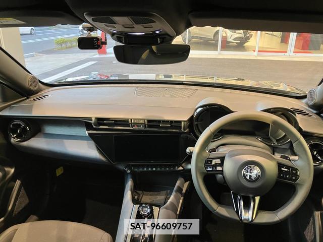 ALFA ROMEO Junior 2025-06 7812558-6
