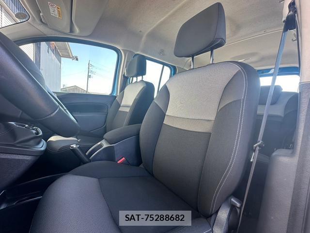 Renault KANGOO 2018-05 7820835-5