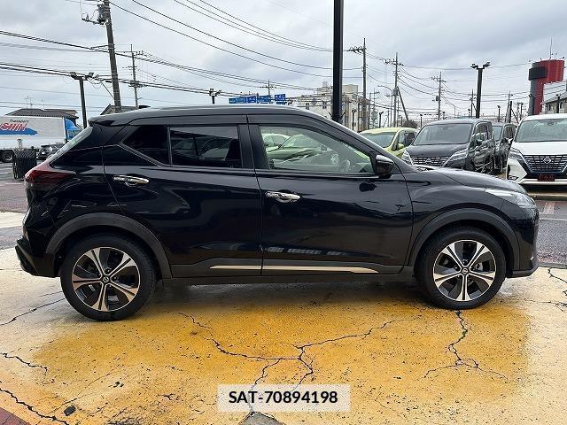 Nissan KICKS 2021-05 7815667-18