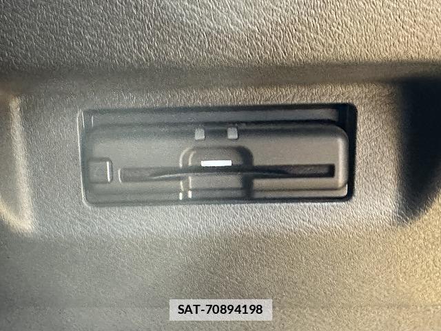 Nissan KICKS 2021-05 7815667-9