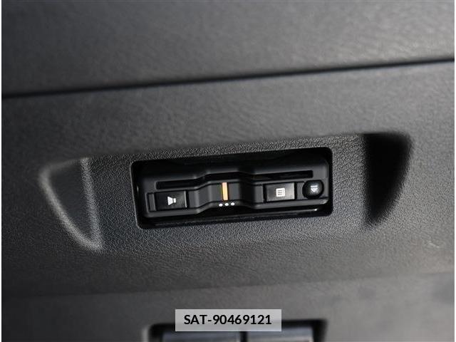 Nissan KIX 2022-04 7811877-5