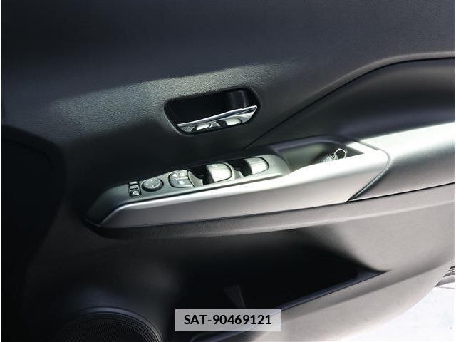 Nissan KIX 2022-04 7811877-6