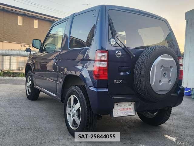 Nissan KIX 2011-05 7812956-7