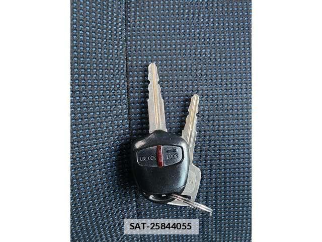 Nissan KIX 2011-05 7812956-9