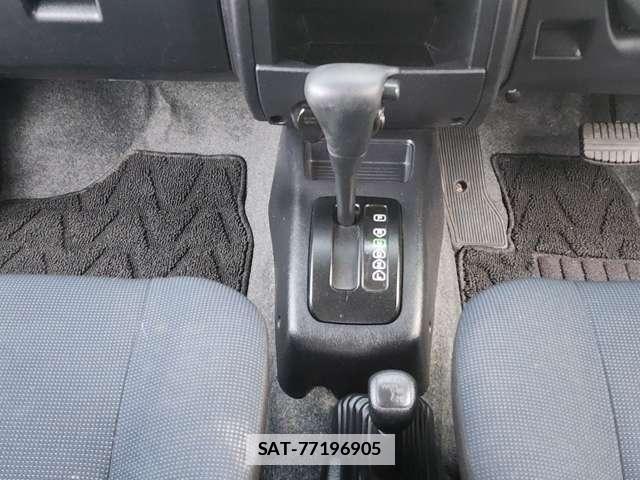 Nissan KIX 2012-08 7812986-9