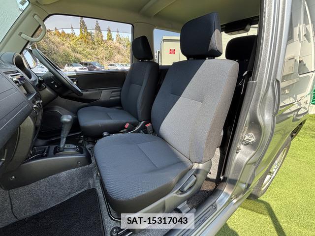 Nissan KIX 2012-02 7819856-10