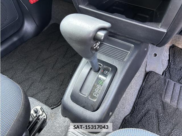 Nissan KIX 2012-02 7819856-12
