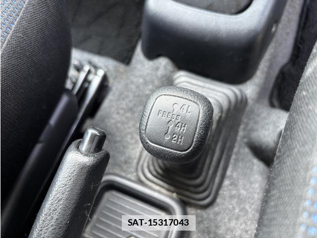 Nissan KIX 2012-02 7819856-8