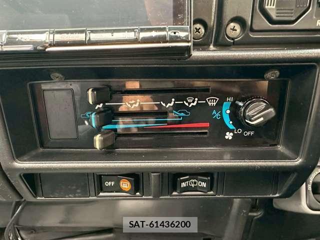 Toyota Land Cruiser 70 1995-08 7815398-13
