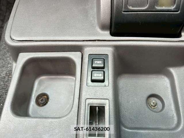 Toyota Land Cruiser 70 1995-08 7815398-15