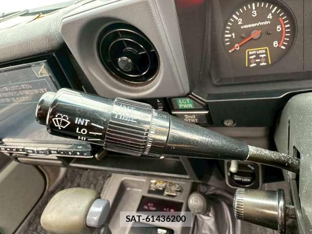 Toyota Land Cruiser 70 1995-08 7815398-16