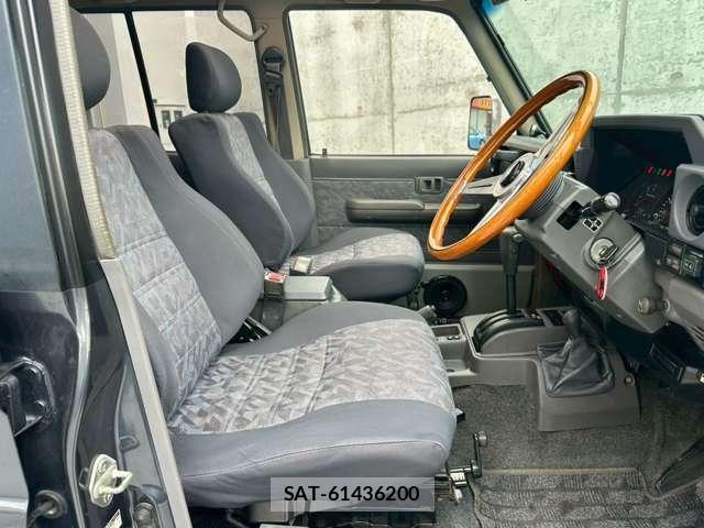 Toyota Land Cruiser 70 1995-08 7815398-5