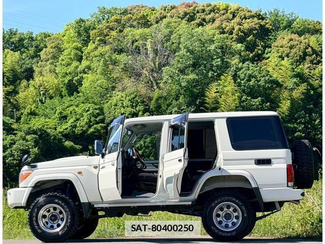 Toyota Land Cruiser 70 2015-01 7816222-10