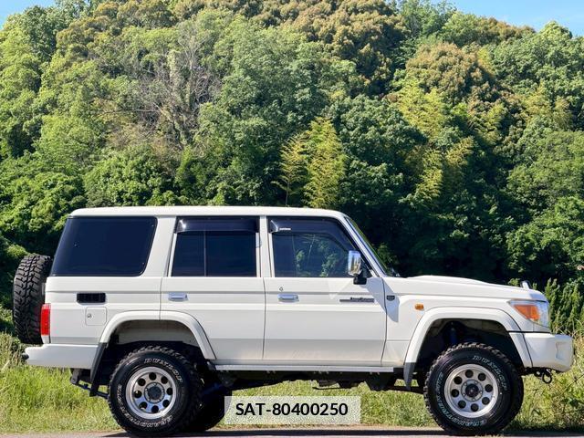 Toyota Land Cruiser 70 2015-01 7816222-12