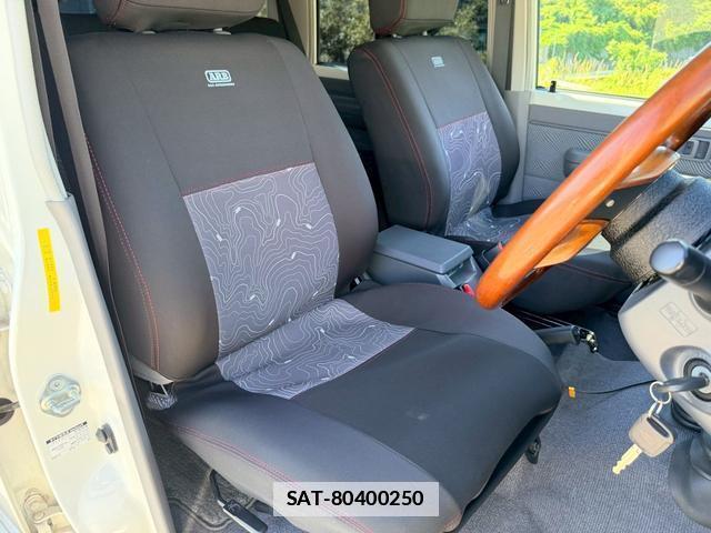 Toyota Land Cruiser 70 2015-01 7816222-3
