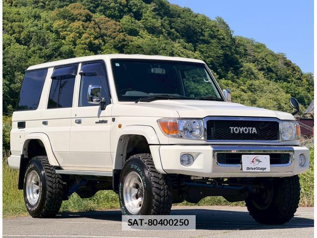 Toyota Land Cruiser 70 2015-01 7816222-6