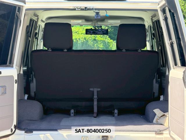 Toyota Land Cruiser 70 2015-01 7816222-8