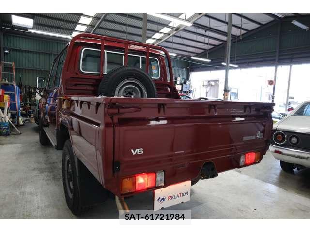 Toyota Land Cruiser 70 2014-08 7816997-1