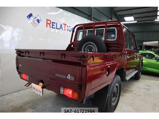 Toyota Land Cruiser 70 2014-08 7816997-14