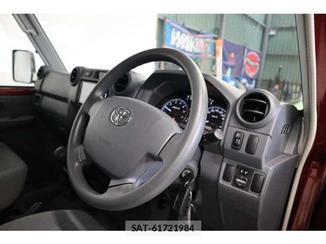 Toyota Land Cruiser 70 2014-08 7816997-15